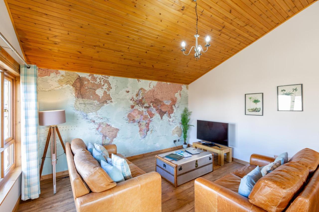 Douglas Fir Lodge With Hot Tub Near Cupar Fife Luthrie Exteriör bild
