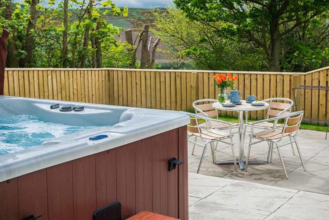 Douglas Fir Lodge With Hot Tub Near Cupar Fife Luthrie Exteriör bild