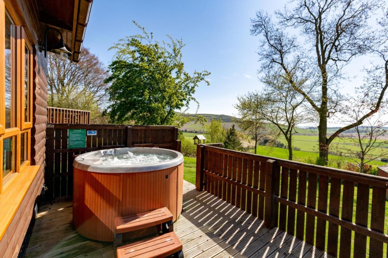 Douglas Fir Lodge With Hot Tub Near Cupar Fife Luthrie Exteriör bild