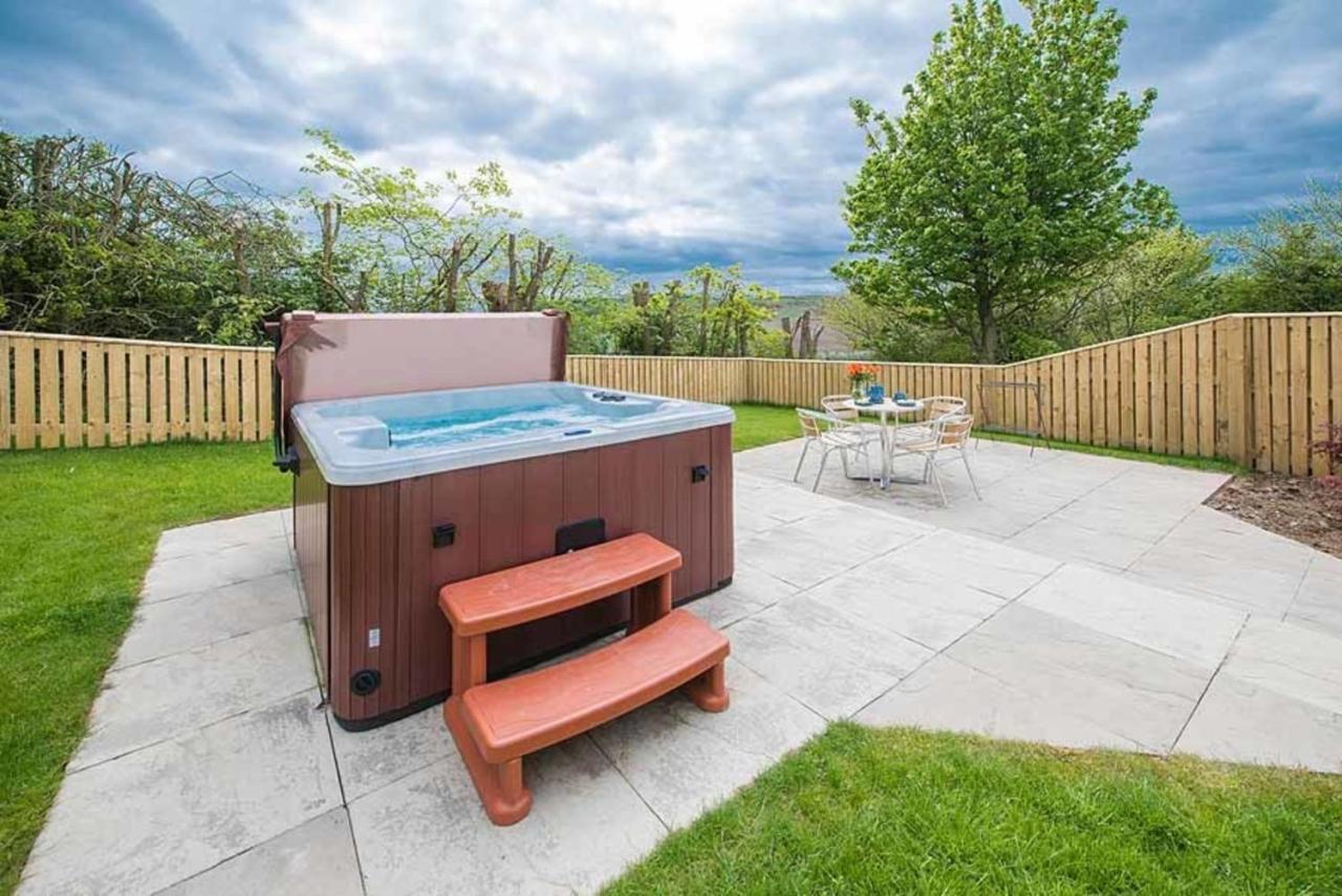 Douglas Fir Lodge With Hot Tub Near Cupar Fife Luthrie Exteriör bild