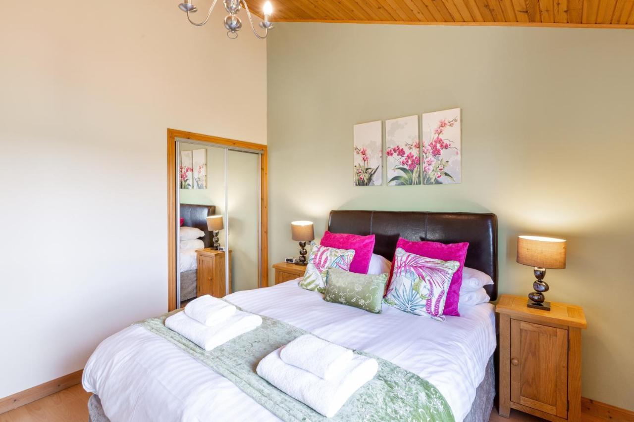 Douglas Fir Lodge With Hot Tub Near Cupar Fife Luthrie Exteriör bild